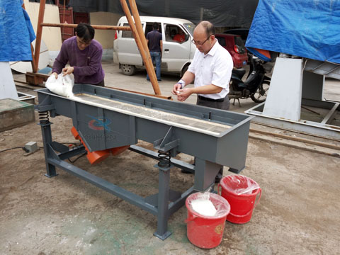 鋼纖維直線振動篩試機(jī)現(xiàn)場