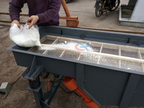 鋼纖維振動篩試機現(xiàn)場