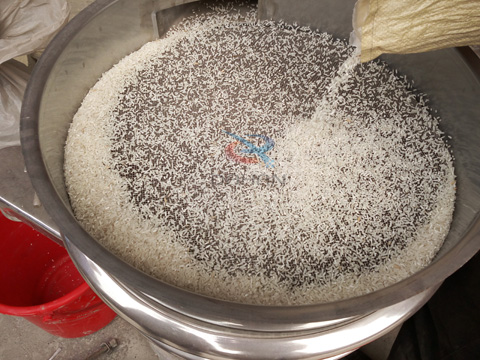 大米分級(jí)旋振篩試機(jī)現(xiàn)場