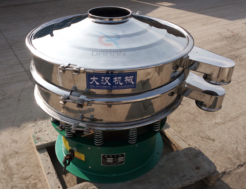 石墨粉旋振篩試機(jī)現(xiàn)場